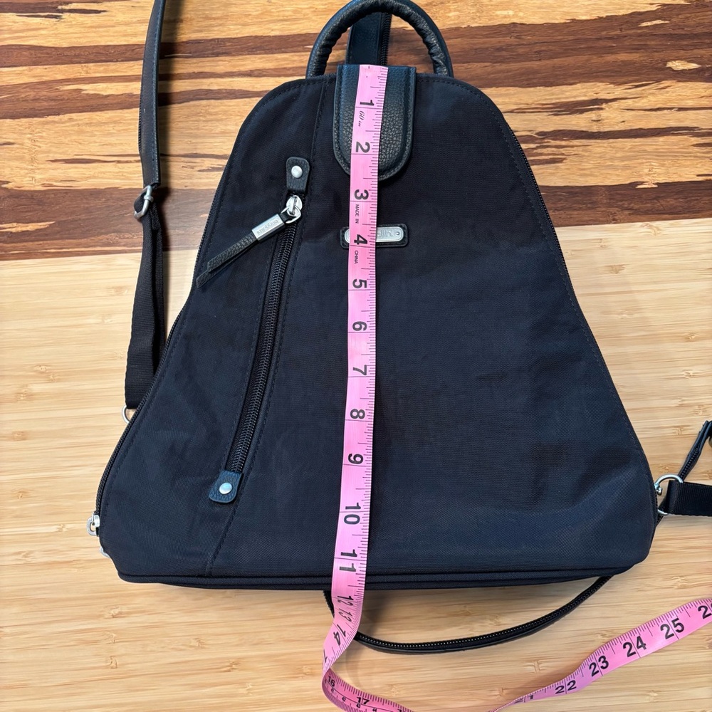 Baggallini Small Backpack. - image 13